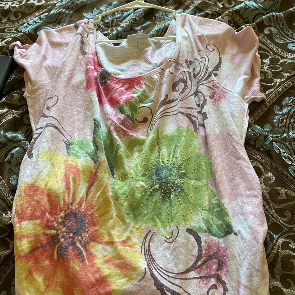 Pretty watercolor short sleeve top
